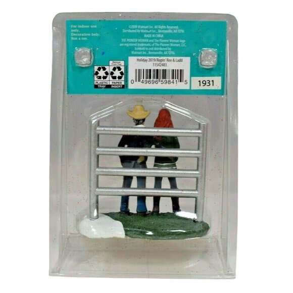 The Pioneer Woman Ropin' Ree and Ladd Special Holiday Edition Figures - Picture 3 of 3